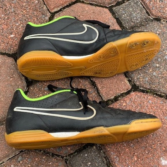 Nike tiempo futsal/indoor soccer sneakers - Picture 2 of 6